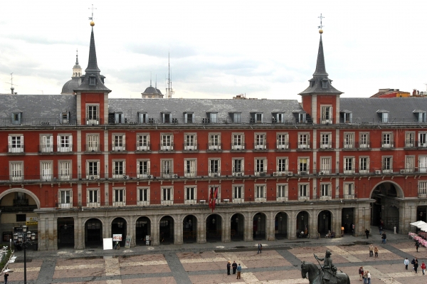 SANJOSE will restructure and refurbish the �Casa de la Carnicer&iacute;a� and implement a 4-star hotel in Plaza Mayor 3 in Madrid