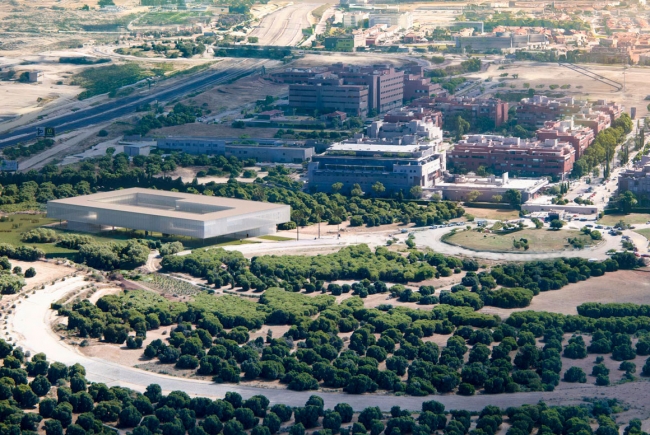 HOSPITAL DE SIMULACIÓN Y APARCAMIENTO PARA LA FACULTAD DE CIENCIAS DE LA SALUD Y DE LA VIDA EN EL CAMPUS DE BORMUJOS DE LA UNIVERSIDAD CEU FERNANDO III DE SEVILLA