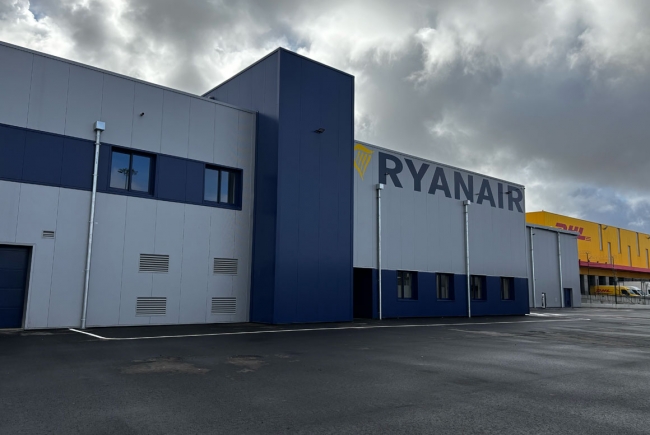 RYANAIR HANGAR AT PORTO - FRANCISCO S&Aacute; CARNEIRO AIRPORT 